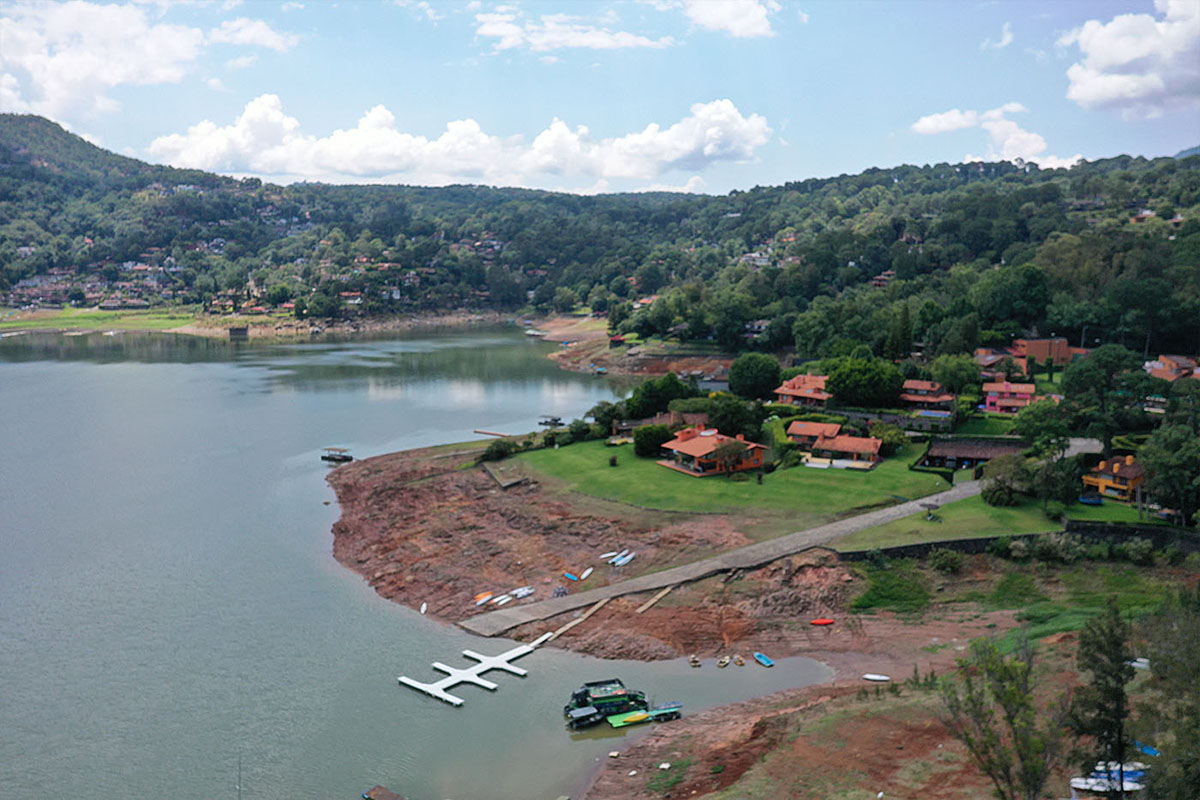 Vista del lago en temporada baja. Foto: Patricia Ramírez