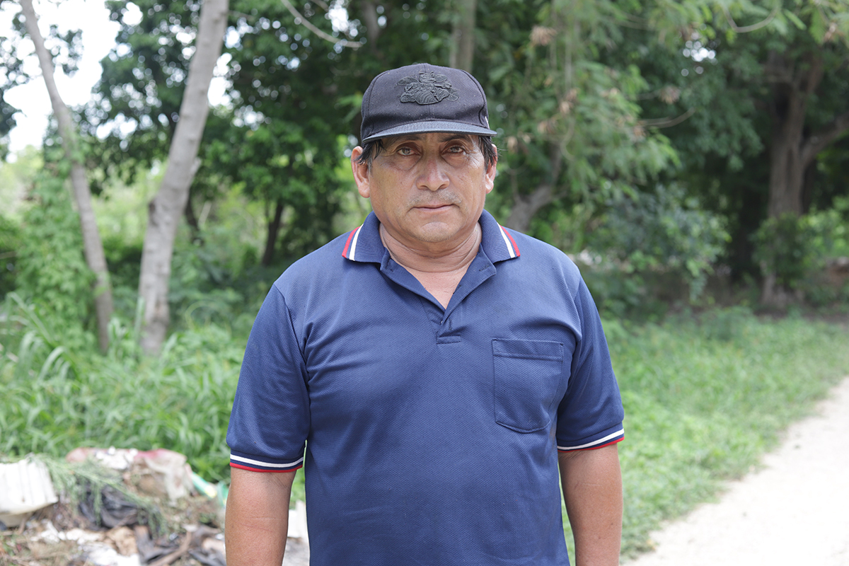 Aurelio Mugarte forma parte del movimiento que busca evitar la instalación de la fotovoltaica en San José Tipceh. Fotografía: Lilia Balam